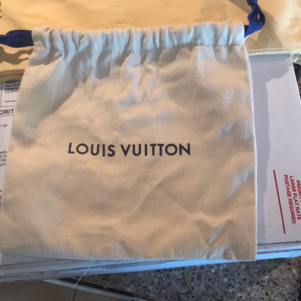 Draw string louis Vuitton dust bag